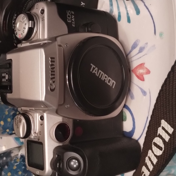 CANON Camera EOS ELANII - Picture 2 of 10